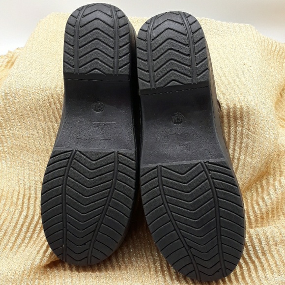 NWOT CLOGS - Picture 3 of 3